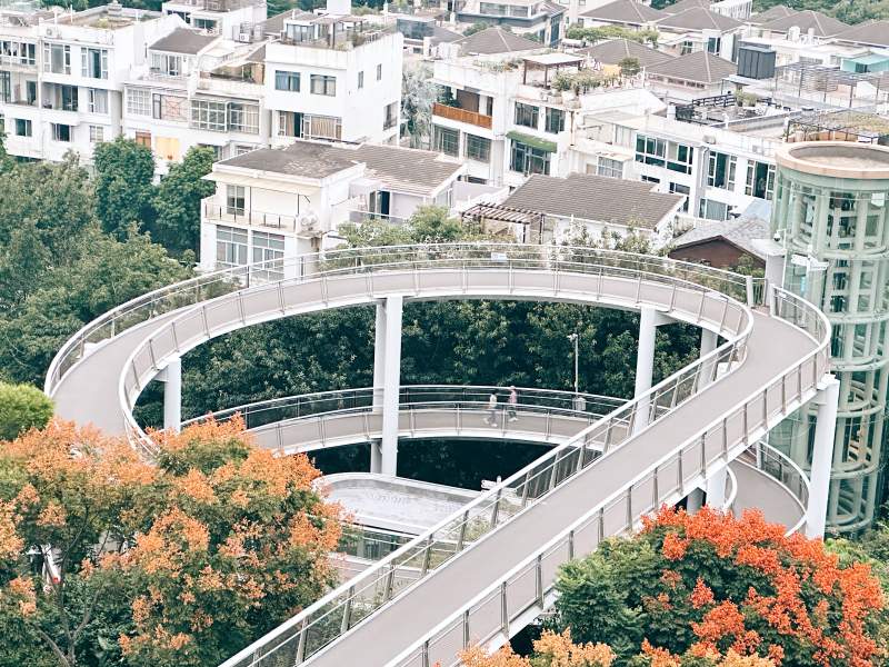 空中步道環繞城市