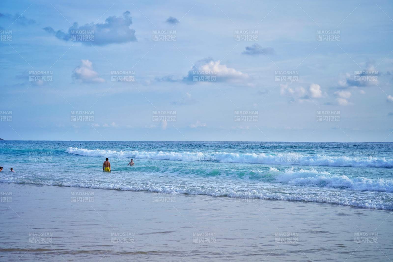 碧海藍天沙灘游
