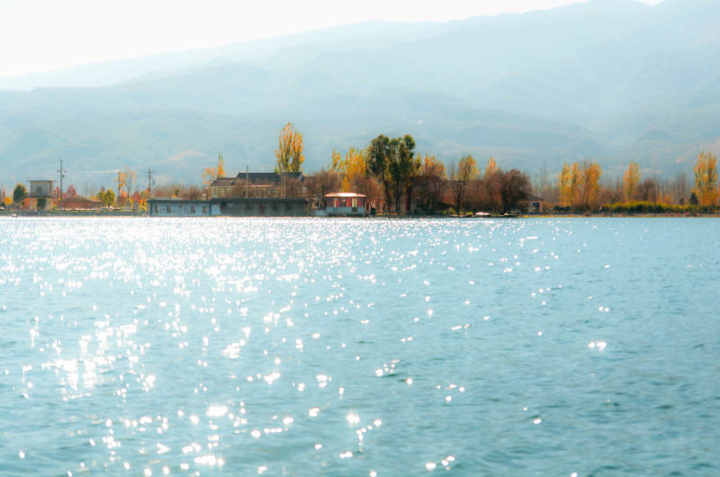 湖光山色映秋景