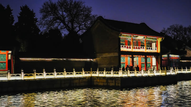 夜色中的古建筑