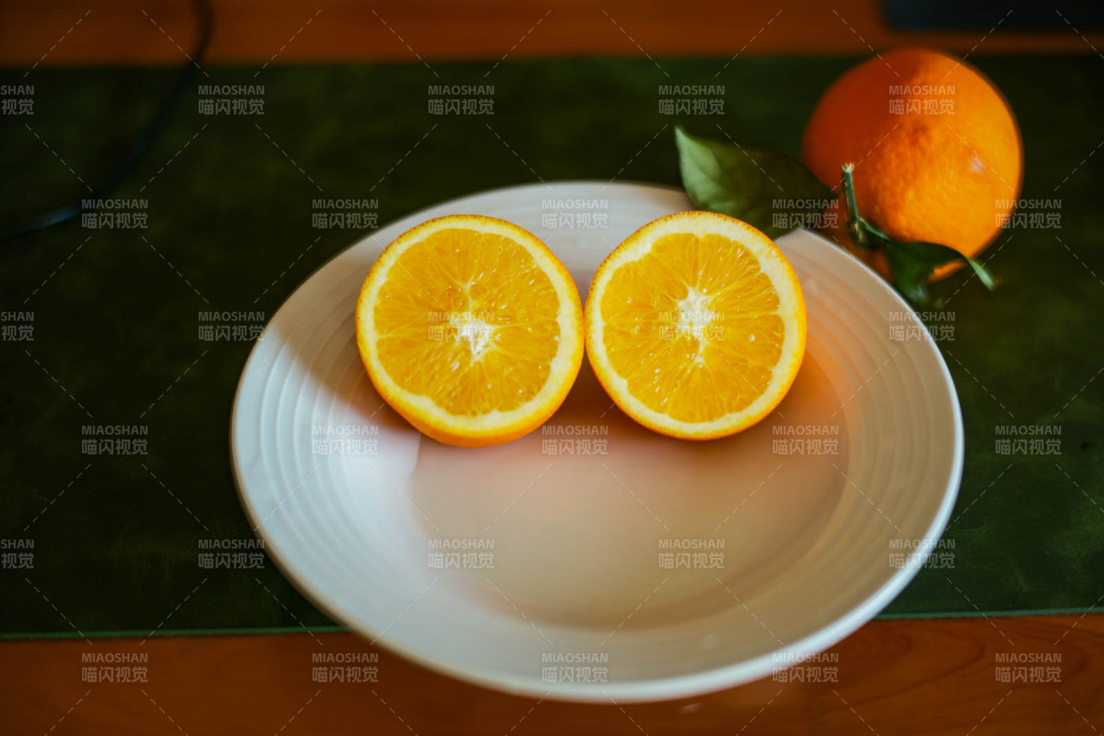 橙子切半擺盤