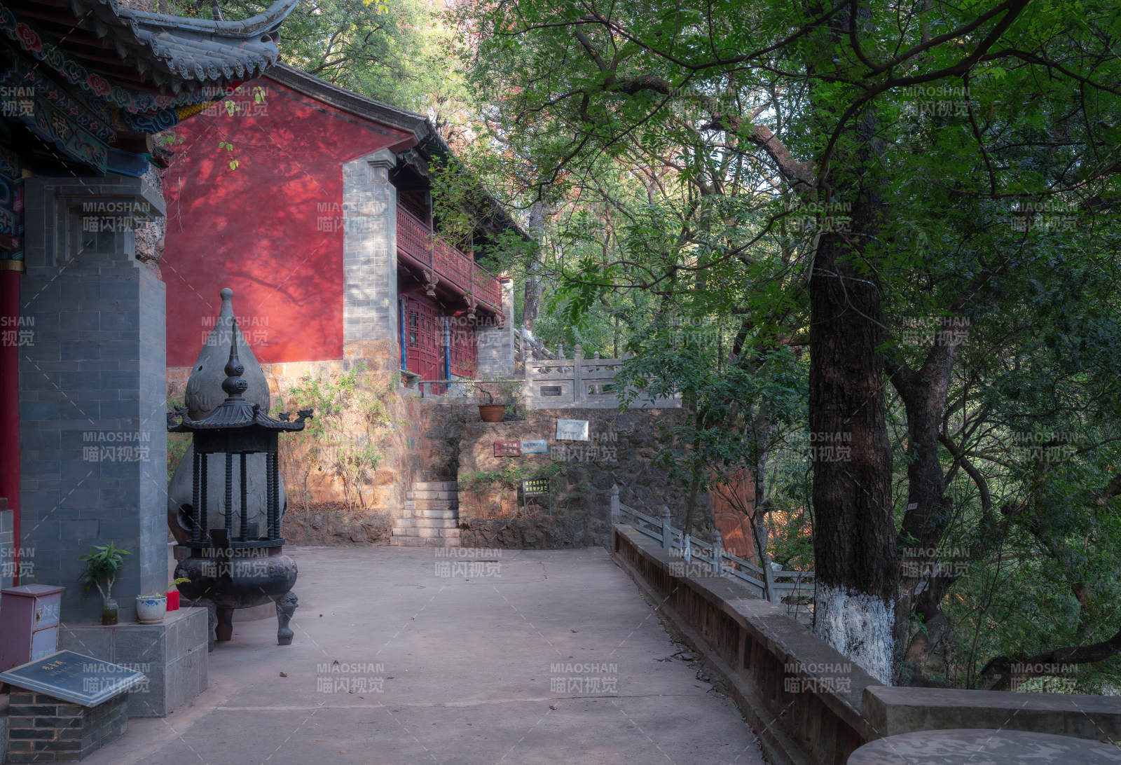 九龍池古寺幽徑