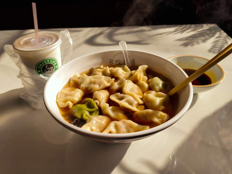 熱騰騰的餃子湯