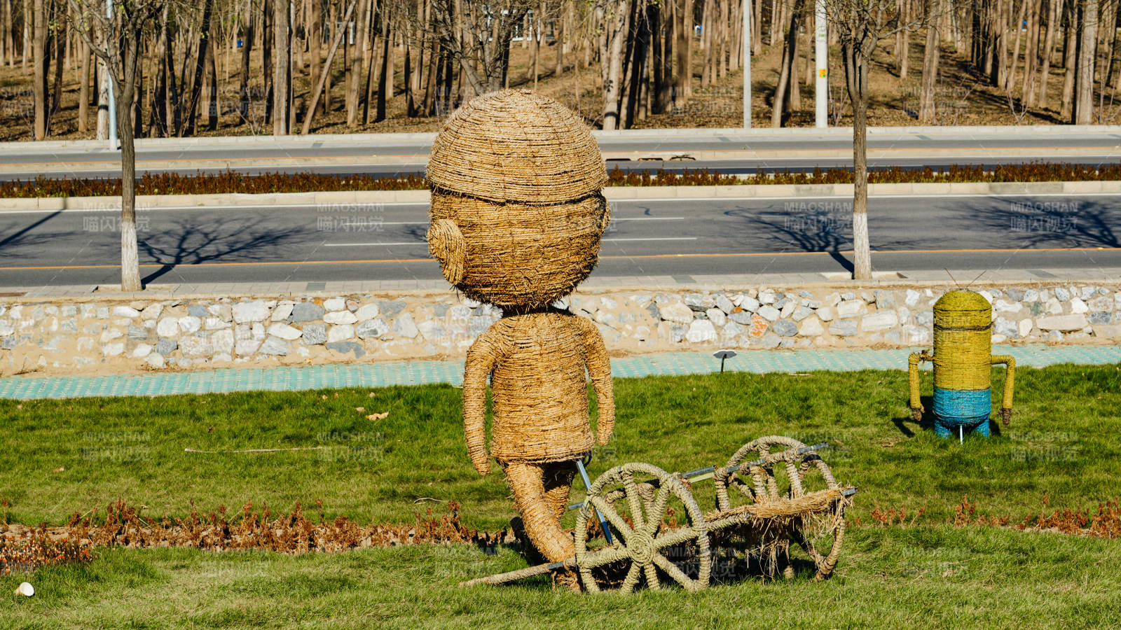 草人推車田園景