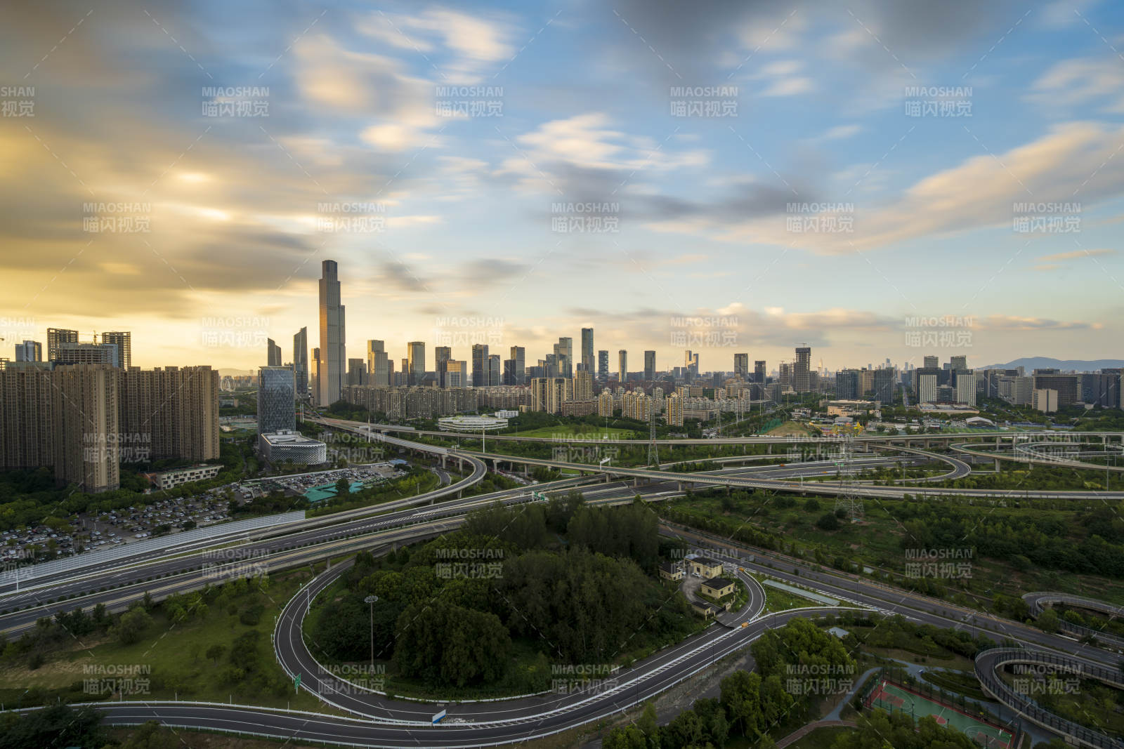 城市天際線晨曦