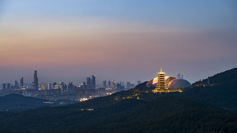 城市夜景山間燈火