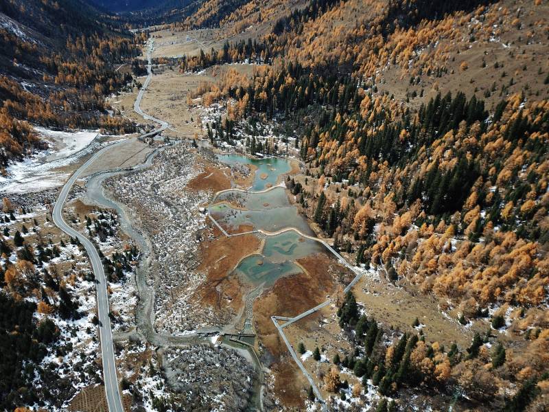 秋山湖景航拍圖