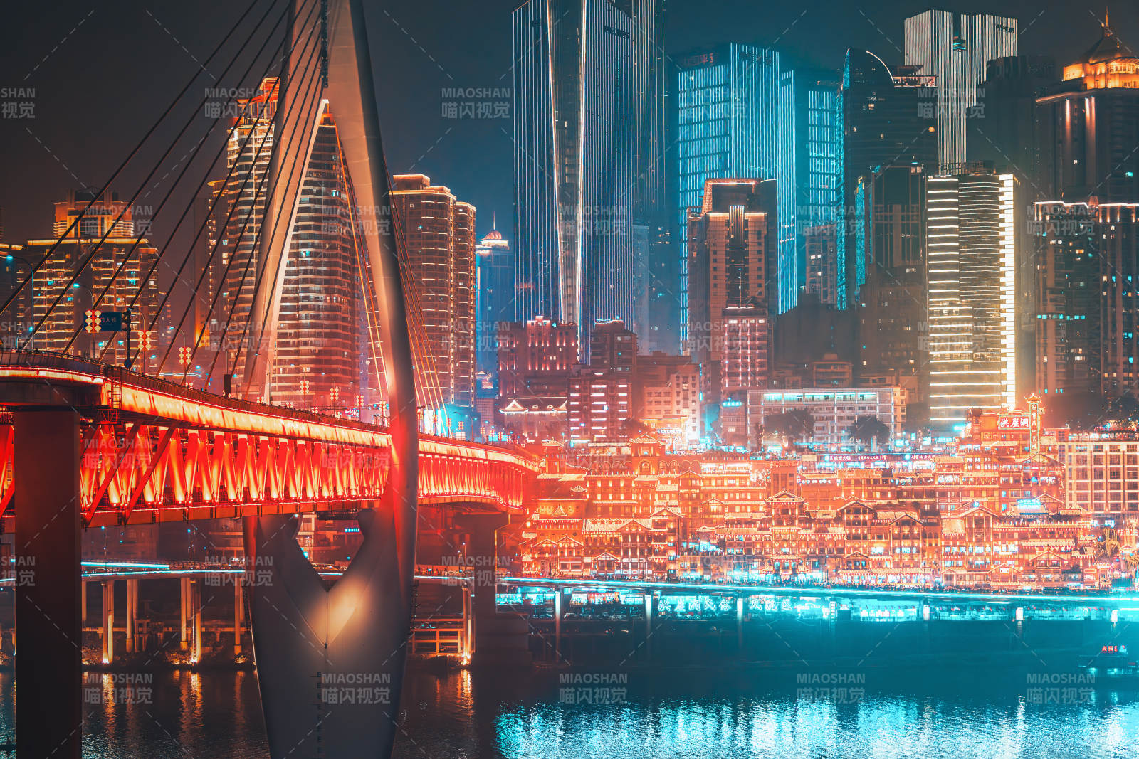 夜幕下的城市之光