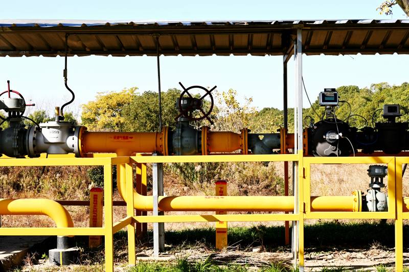 黃色管道燃氣設備站