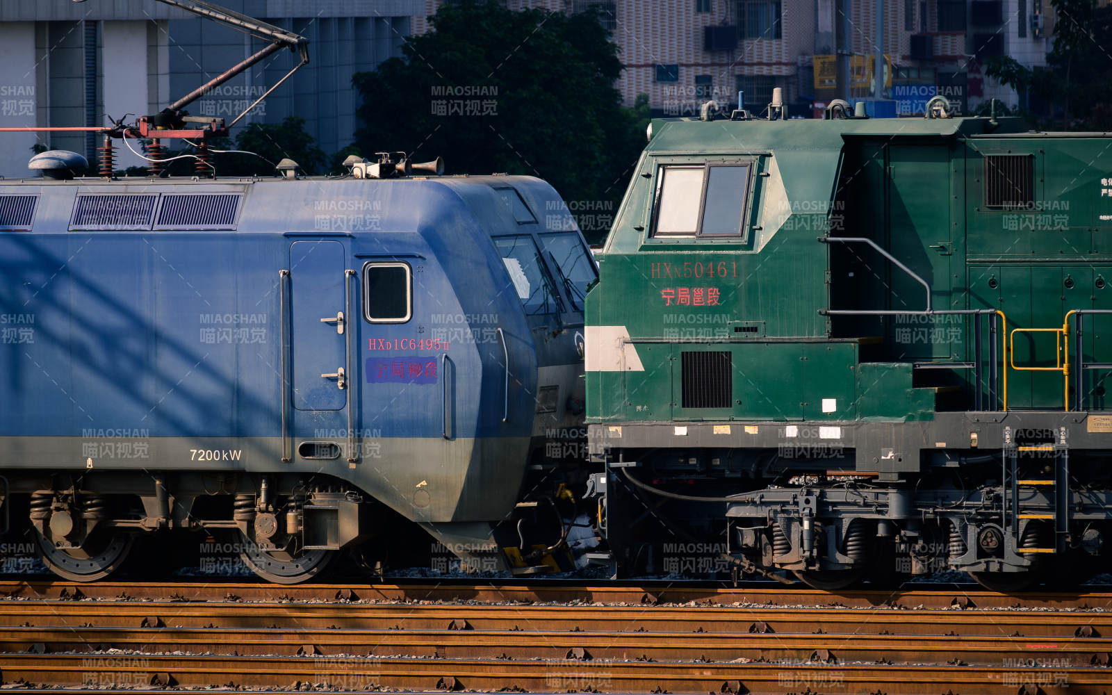 不一样的火车头-摄影图