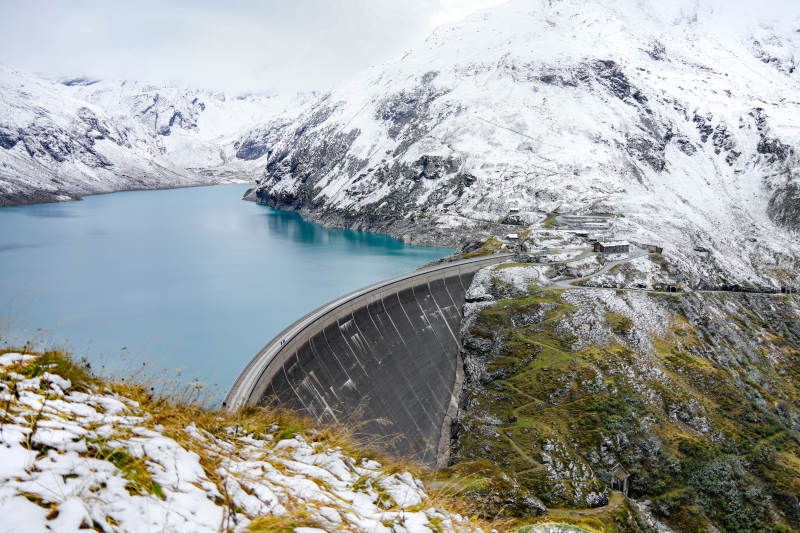 雪山湖壩風(fēng)光