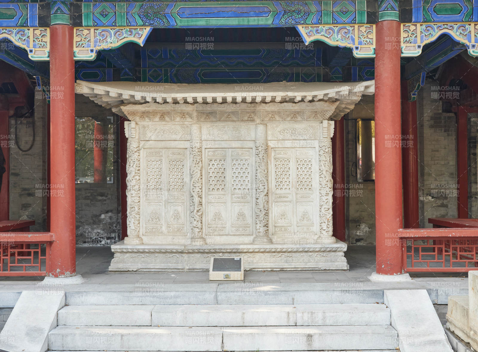 古建筑石雕門廊