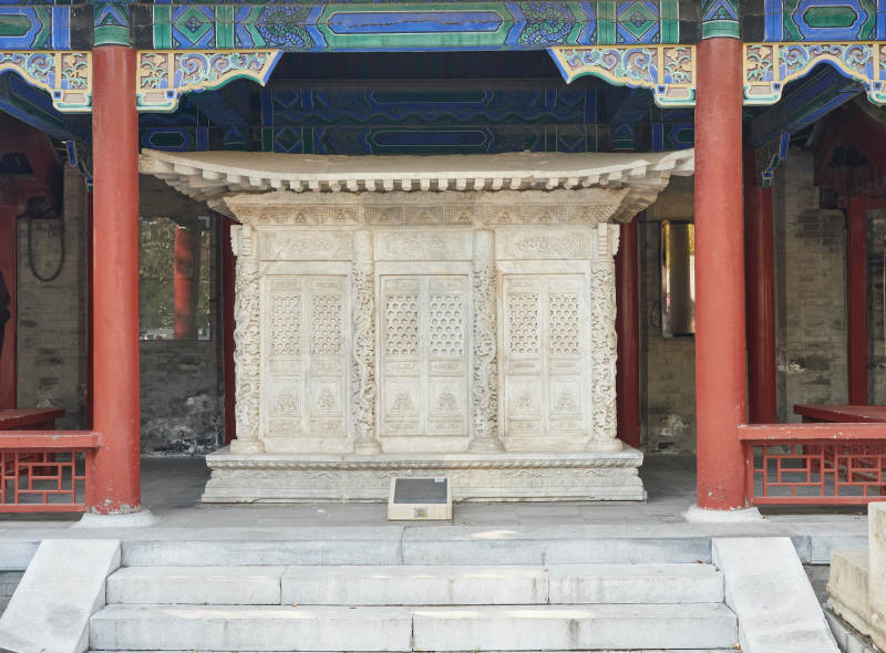 古建筑石雕門廊