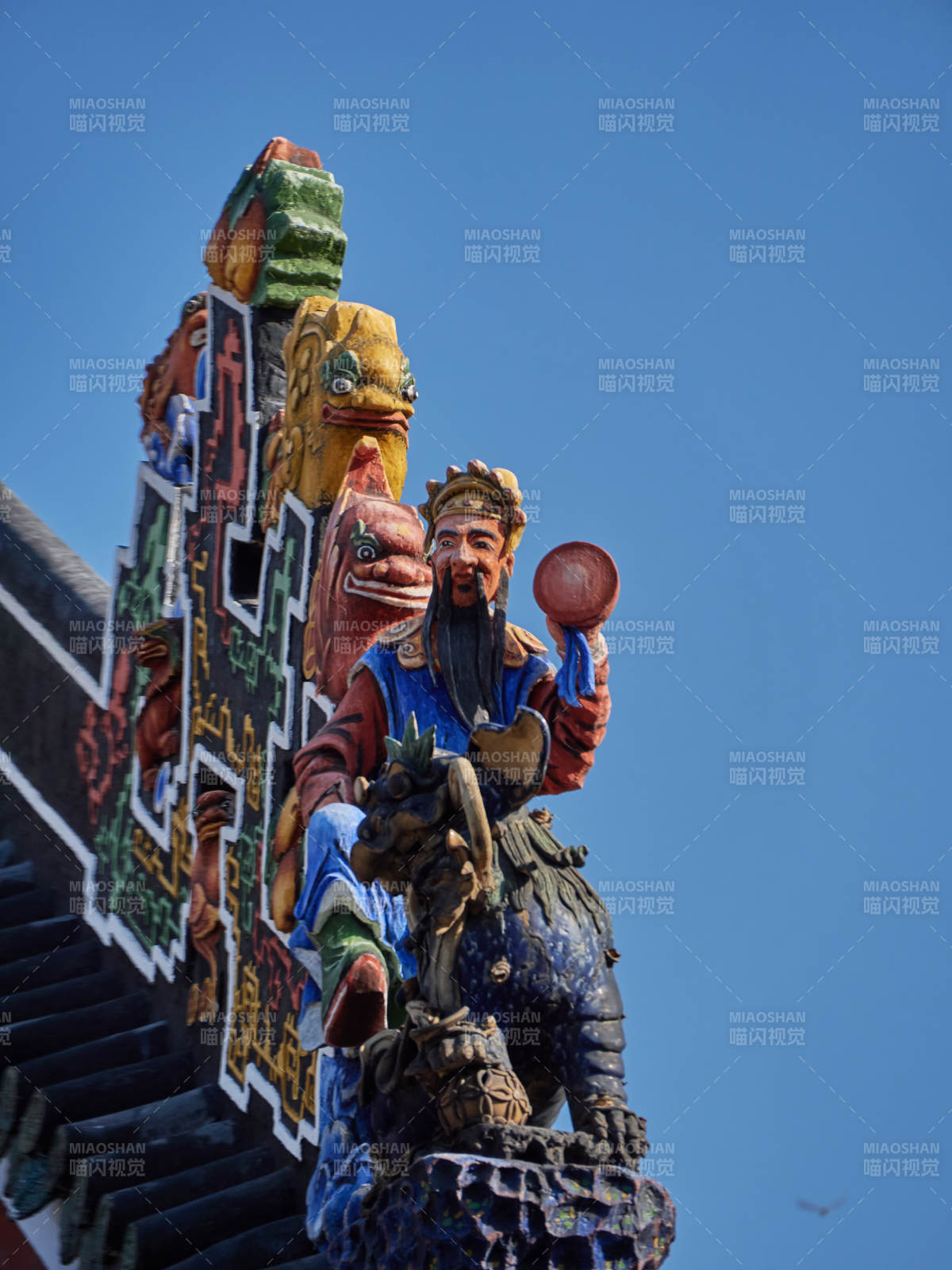 廣州市陳家祠屋脊上的彩繪神像-攝影圖