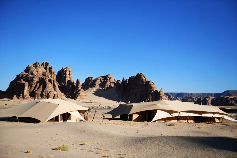 沙漠中的帳篷營地