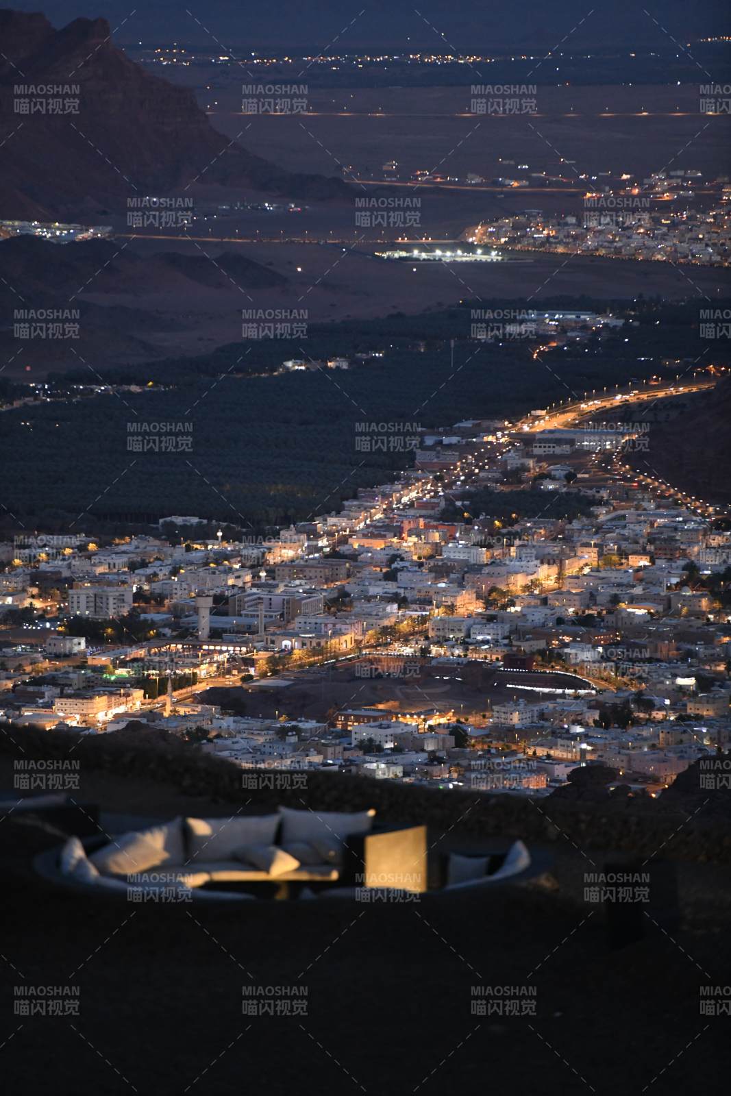 夜幕下的城市燈火-攝影圖