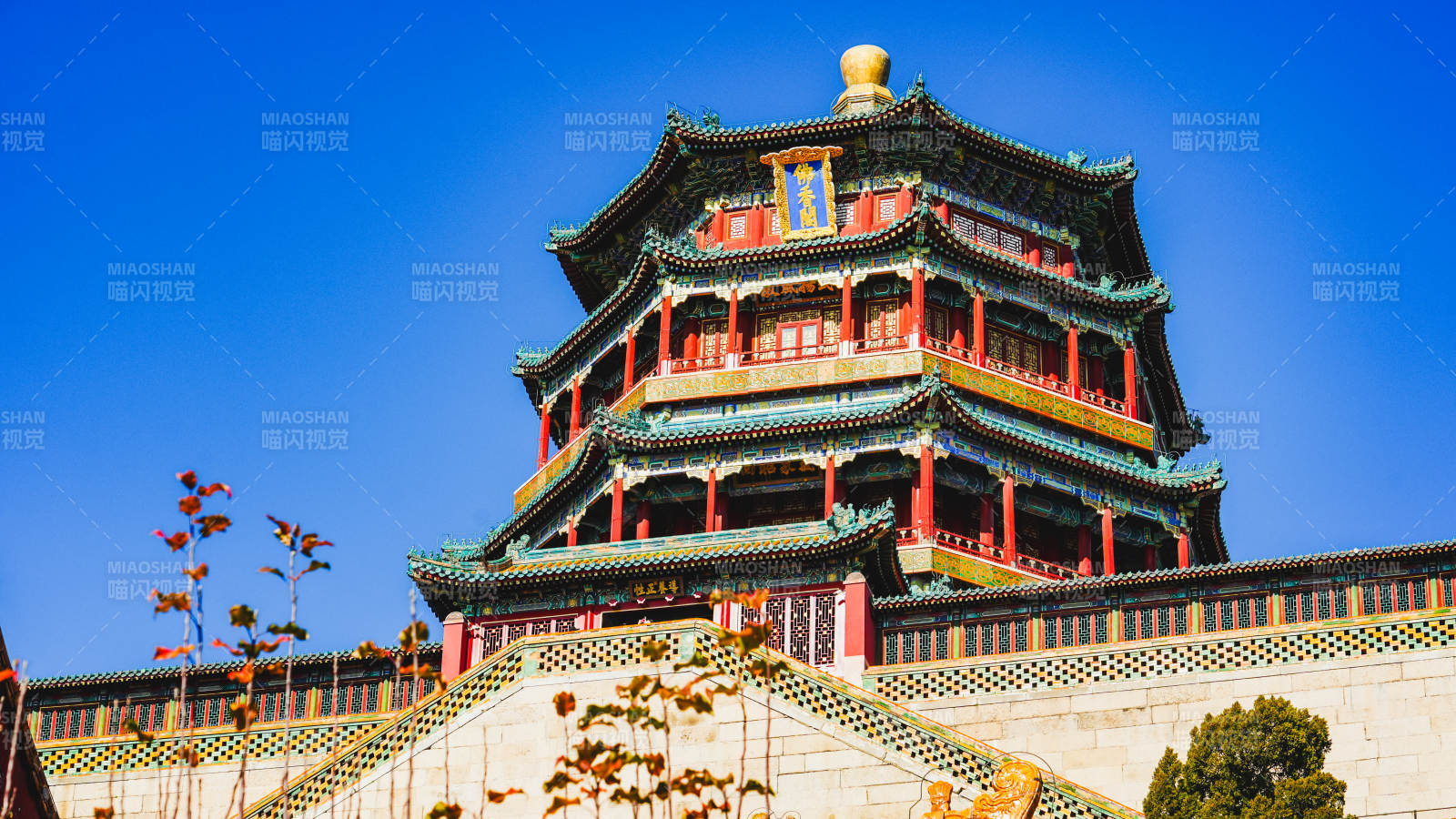 頤和園佛香閣巍峨映藍(lán)天