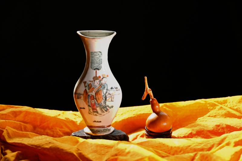 清同治粉彩瓷壁瓶與葫蘆