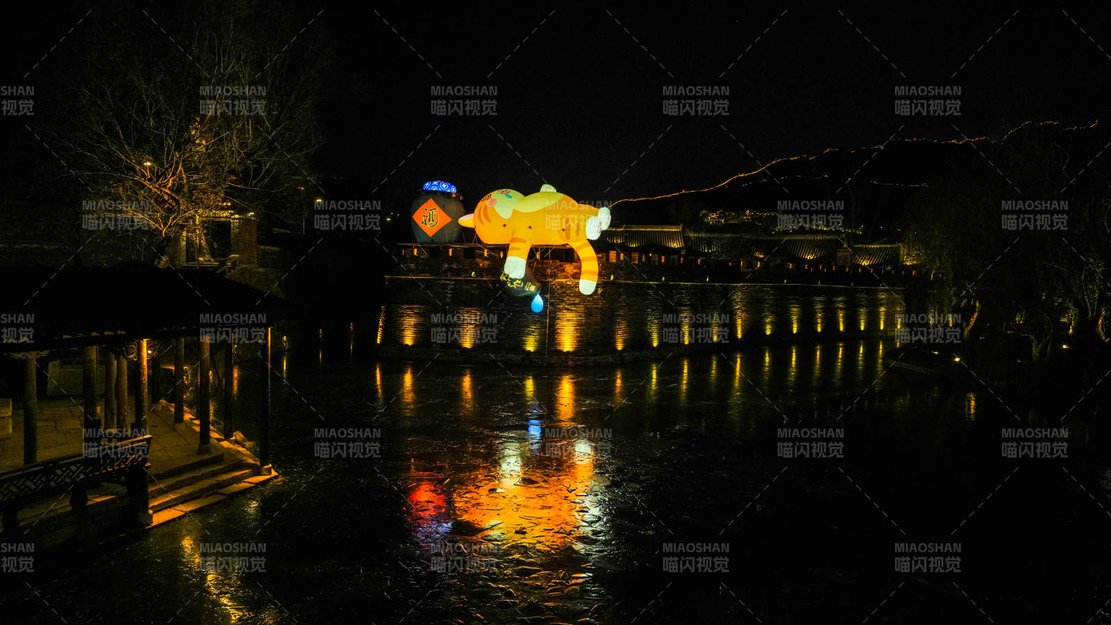 北京古北水鎮夜河燈影 熊形浮光-攝影圖