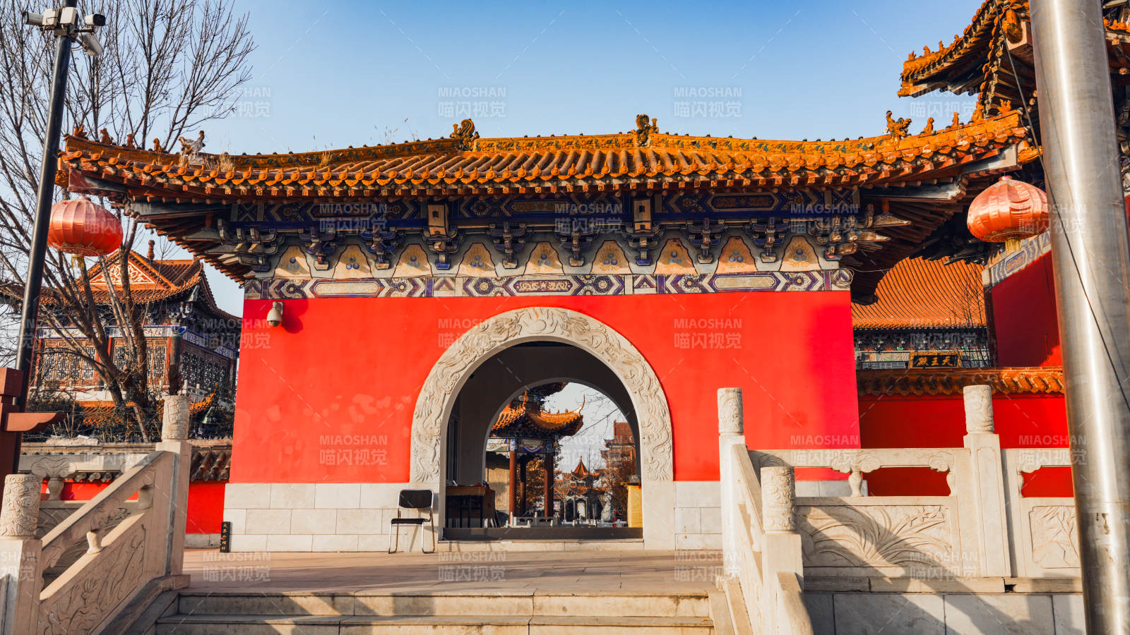 廊坊大悲禪寺紅墻古殿迎春光-攝影圖