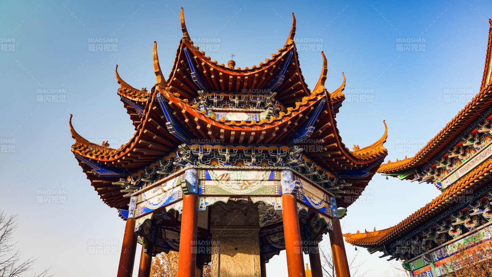 廊坊大悲禪寺古亭飛檐映藍天-攝影圖