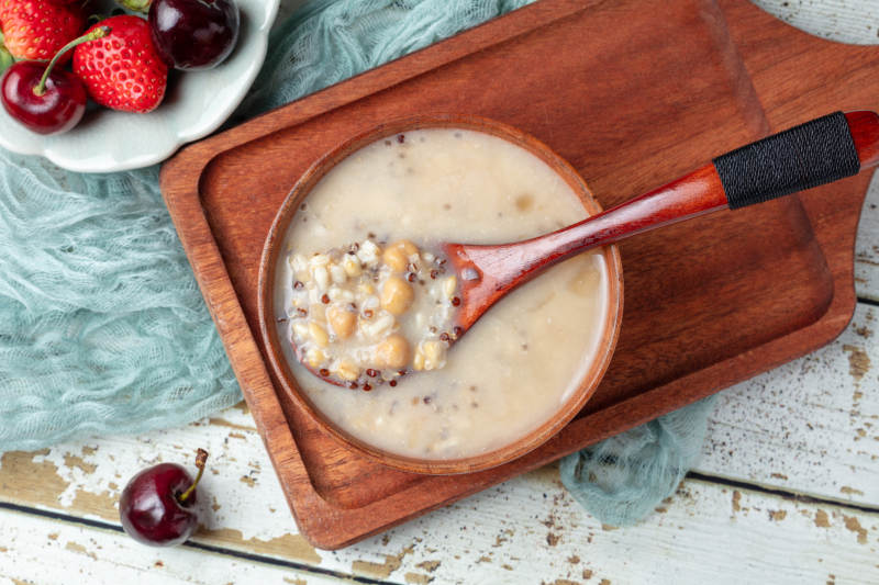 燕麥粥配水果-攝影圖