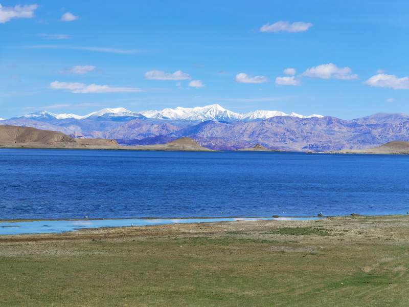 雪山湖景-攝影圖