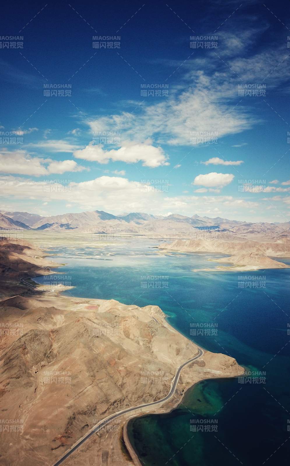 航拍西藏阿里圣湖风景-摄影图