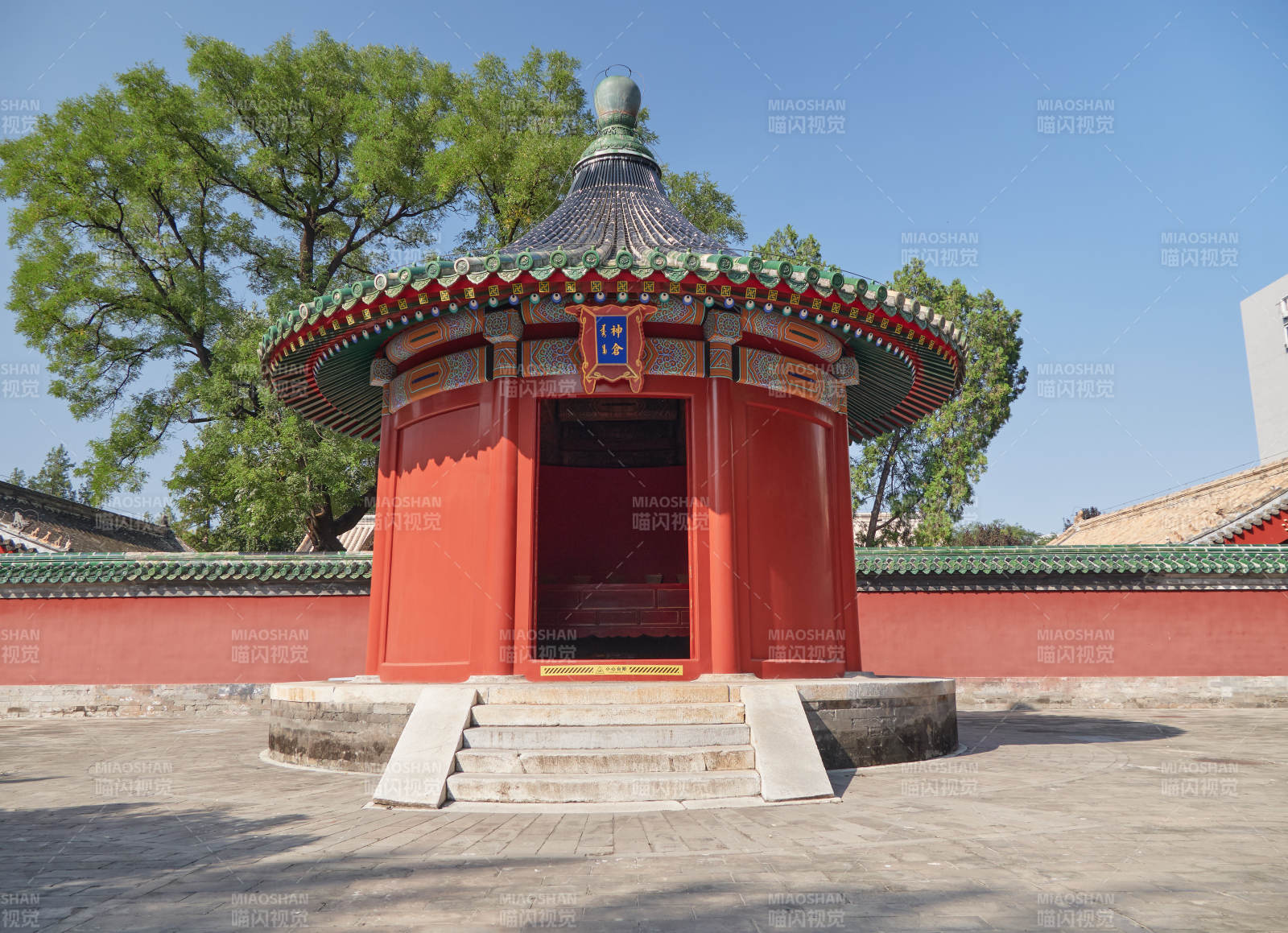 紅墻碧瓦古亭-攝影圖