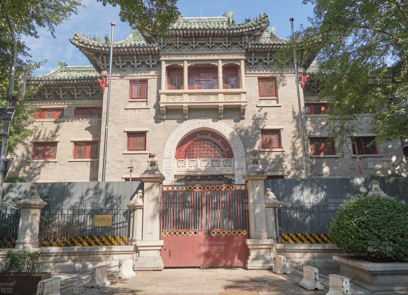 古建筑門前風光-攝影圖