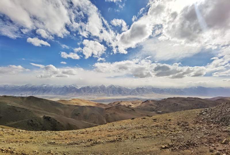 荒原云影山巒-攝影圖