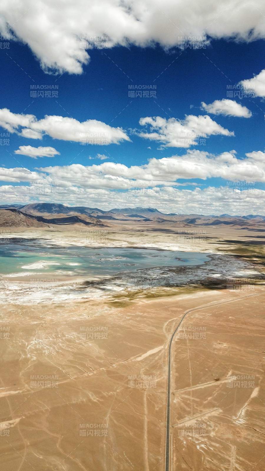 荒漠湖景航拍-摄影图