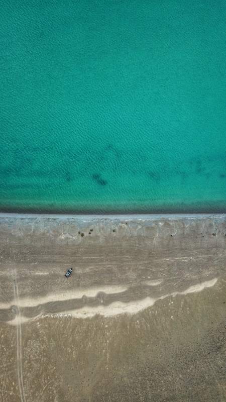 俯瞰西藏阿里的高原湖泊-摄影图