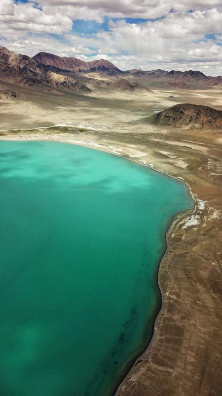 俯瞰西藏阿里的高原湖泊-摄影图