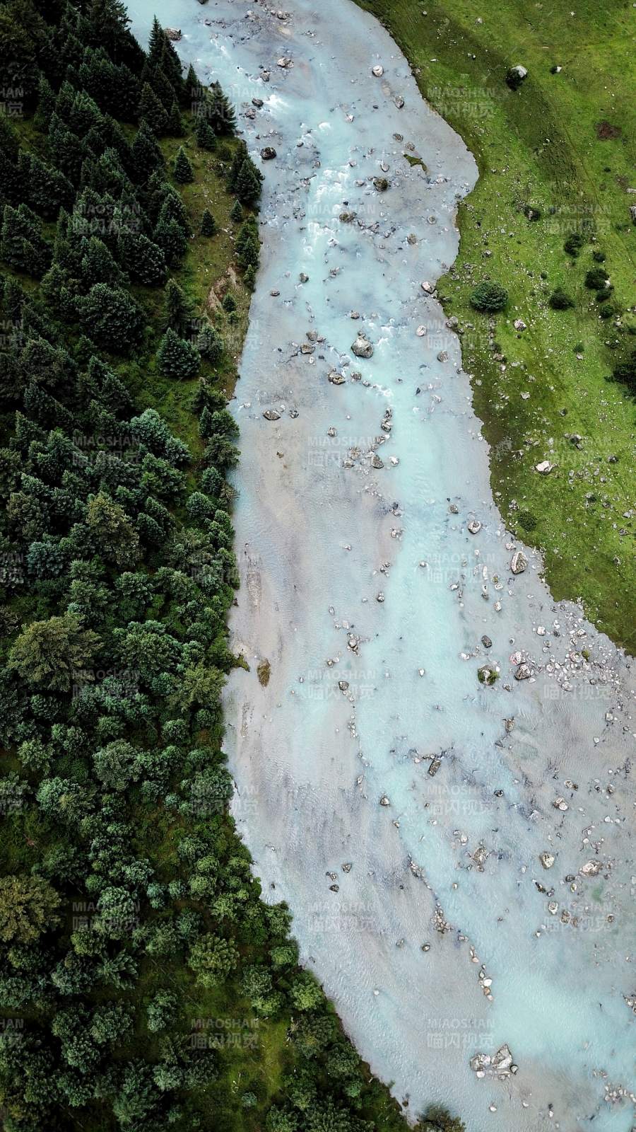 川西新路海的湖水-摄影图