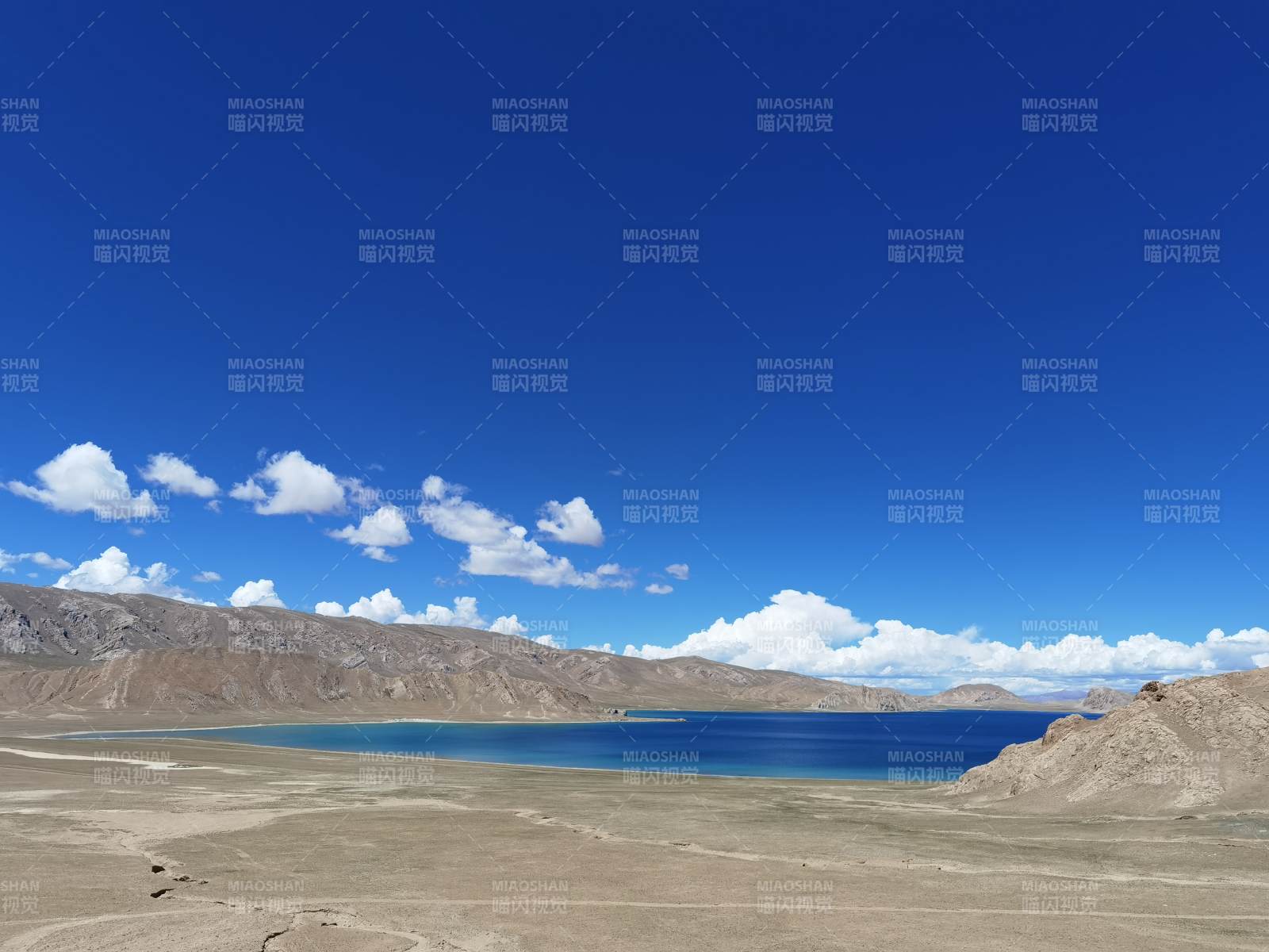 西藏阿里高原湖泊-摄影图