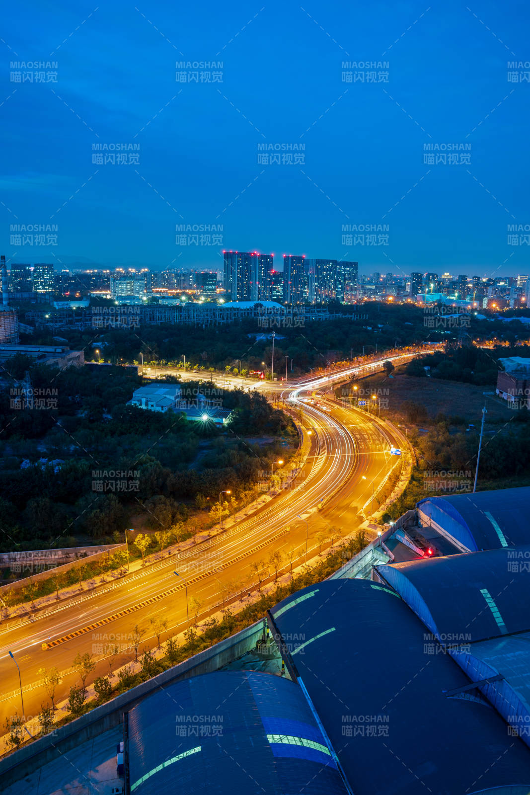 夜幕下的城市夜景-摄影图
