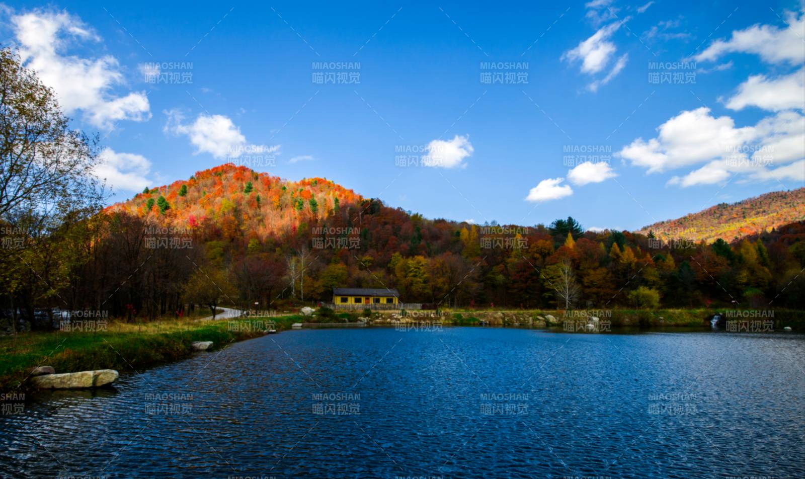 秋山湖景-摄影图