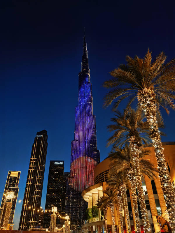 迪拜夜景璀璨夺目-摄影图