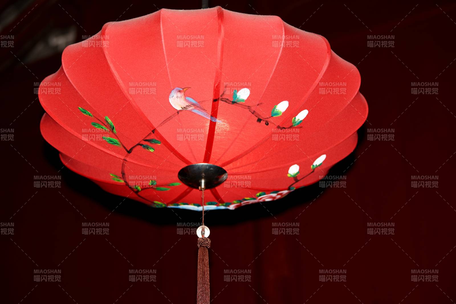 红灯笼绘鸟枝-摄影图