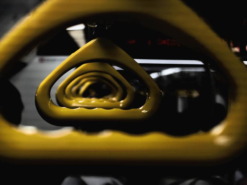 黄色三角环的迷幻视界-摄影图