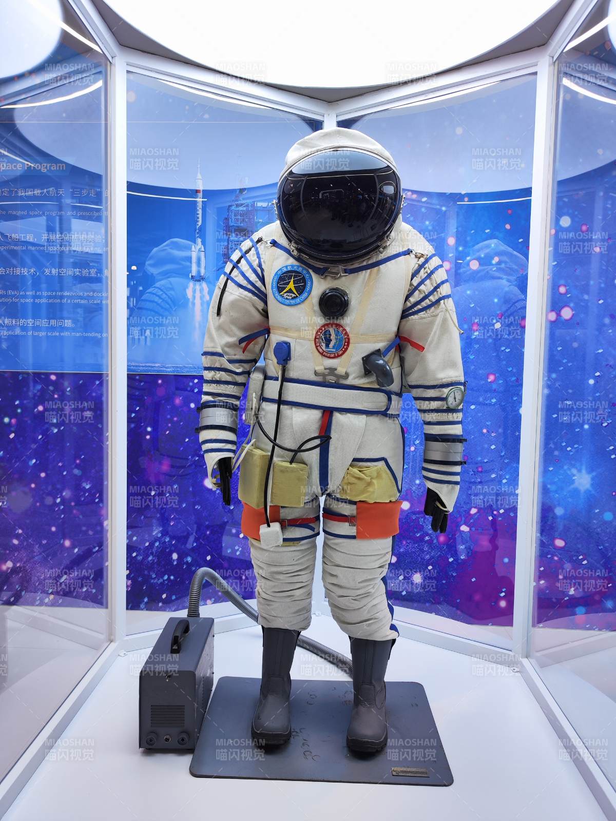 宇航服展示-攝影圖