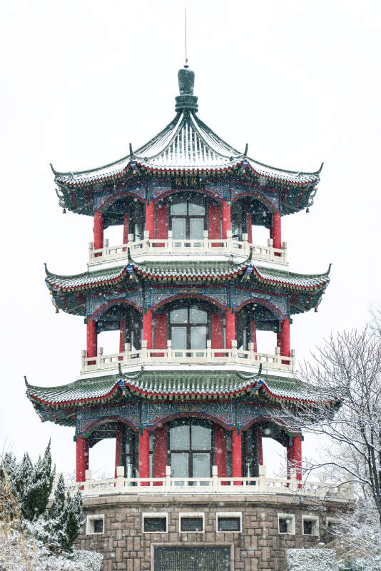 青岛莱西月湖公园揽月楼雪景-摄影图