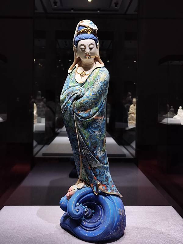 彩绘观音立像 | 中华艺术宫-摄影图