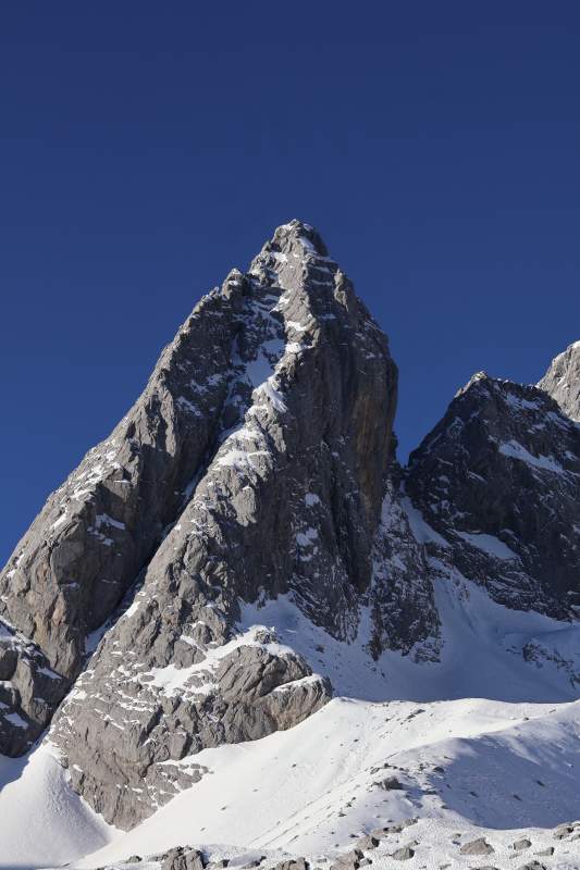 玉龙雪山 雪峰巍峨入云-摄影图