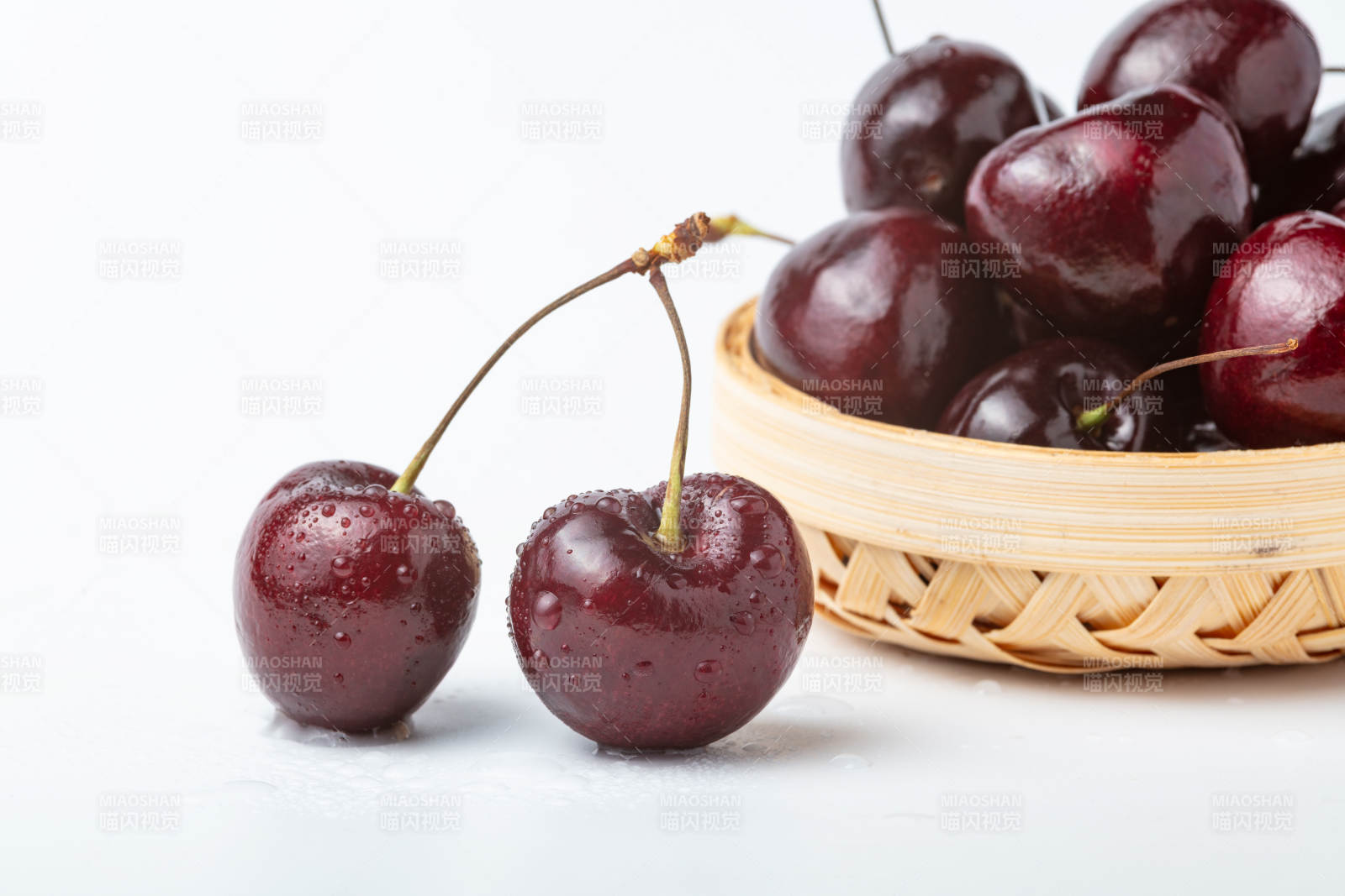 鲜红樱桃 晶莹剔透-摄影图