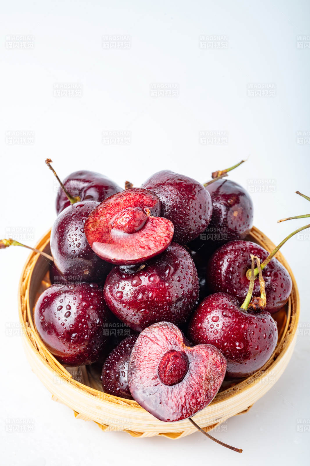 鮮紅櫻桃滿籃香-攝影圖