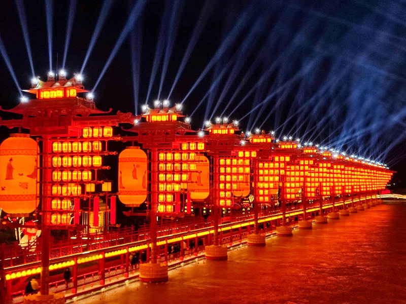 灯火辉煌夜景长廊-摄影图