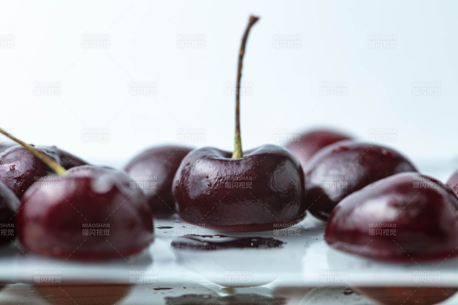 鲜红樱桃特写-摄影图