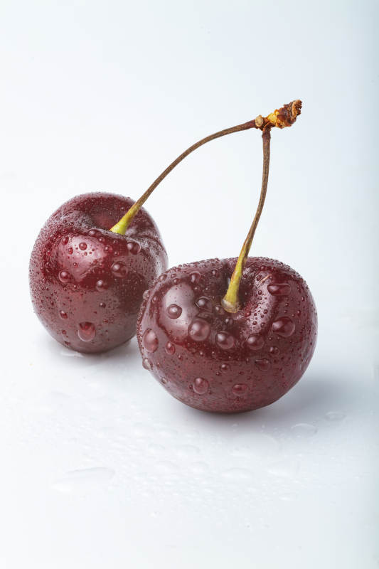 晶莹樱桃水珠-摄影图